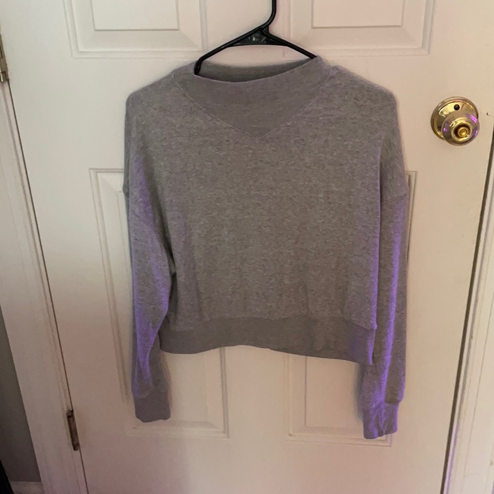 urban outfitters crew neck!